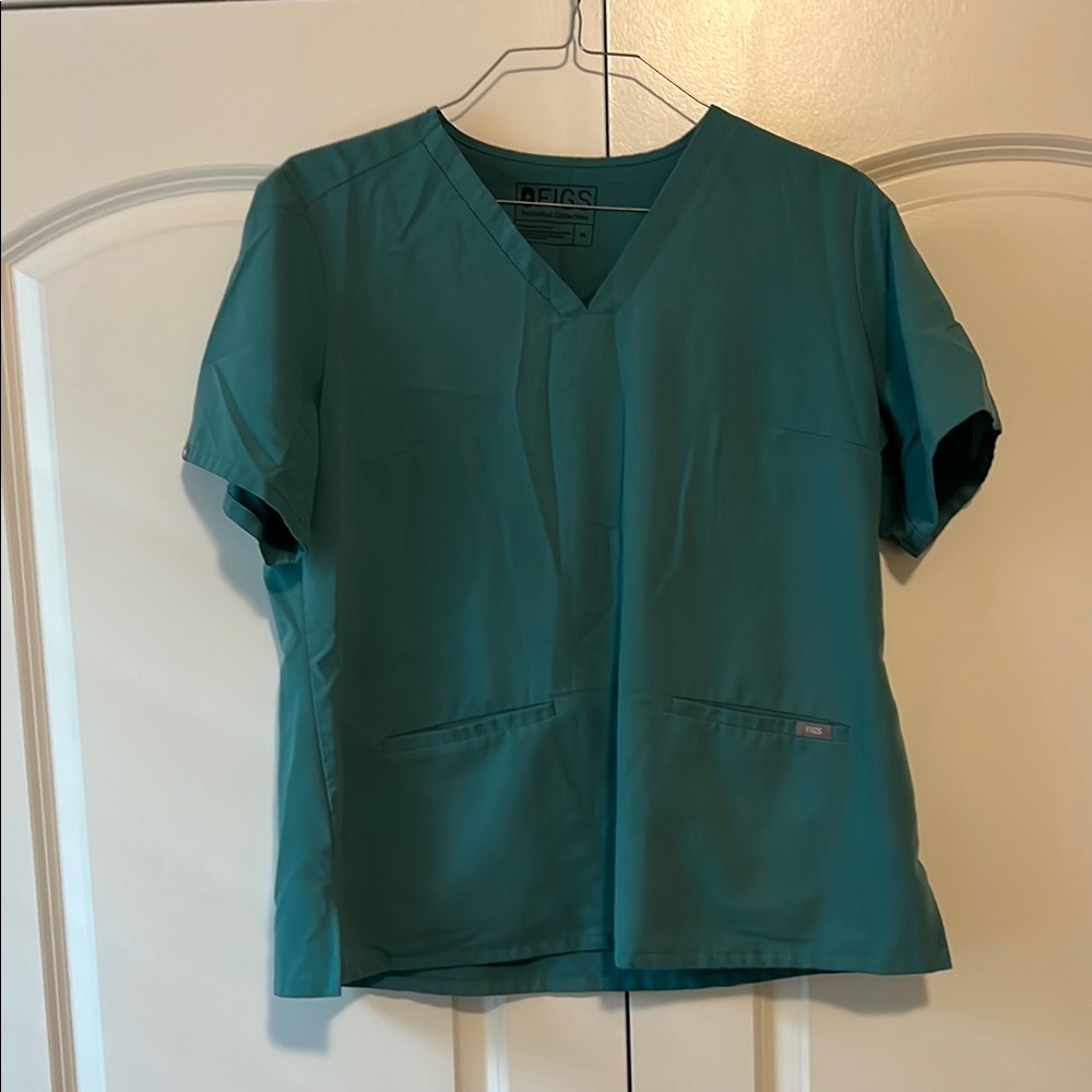 FIGS green V neck scrub top